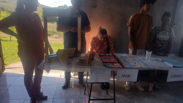 QUALIFICAÇÃO: Por iniciativa da presidente do legislativo, Verª Marisane, artesãos são beneficiados com feira, palestra e Carteira de Identificação.