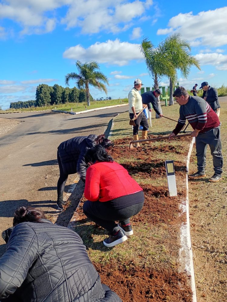 TREVO DE ACESSO: Câmara de Vereadores adota canteiro do trevo de acesso à cidade