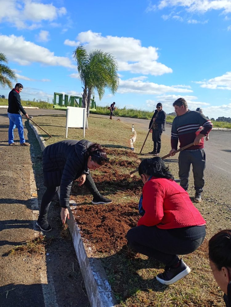 TREVO DE ACESSO: Câmara de Vereadores adota canteiro do trevo de acesso à cidade