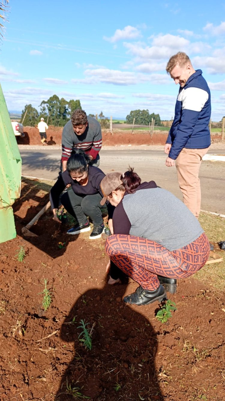 TREVO DE ACESSO: Câmara de Vereadores adota canteiro do trevo de acesso à cidade