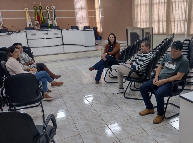 LEI DE DIRETRIZES ORÇAMENTÁRIAS: Vereadores participam de audiência realizada pelo executivo.