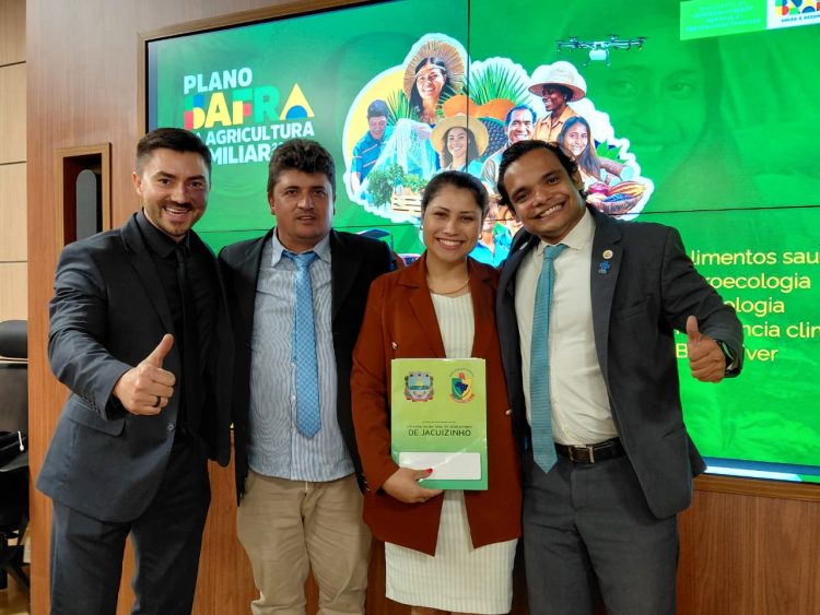 RECURSOS: Presidente do legislativo e vereadores protocolam pedidos em Brasília.