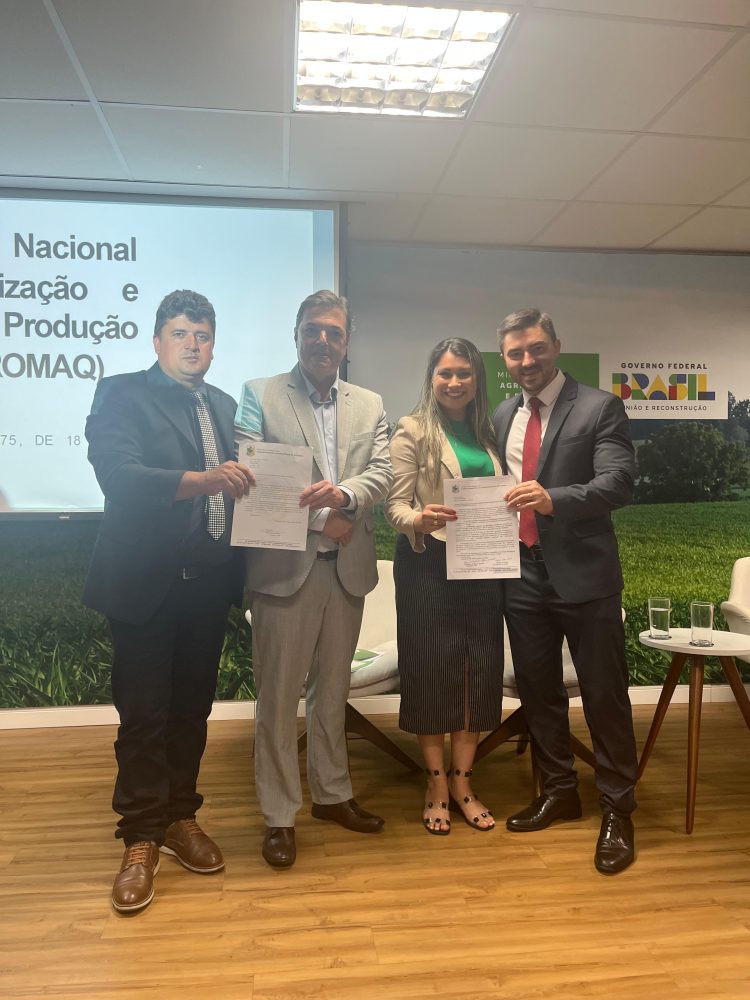 RECURSOS: Presidente do legislativo e vereadores protocolam pedidos em Brasília.