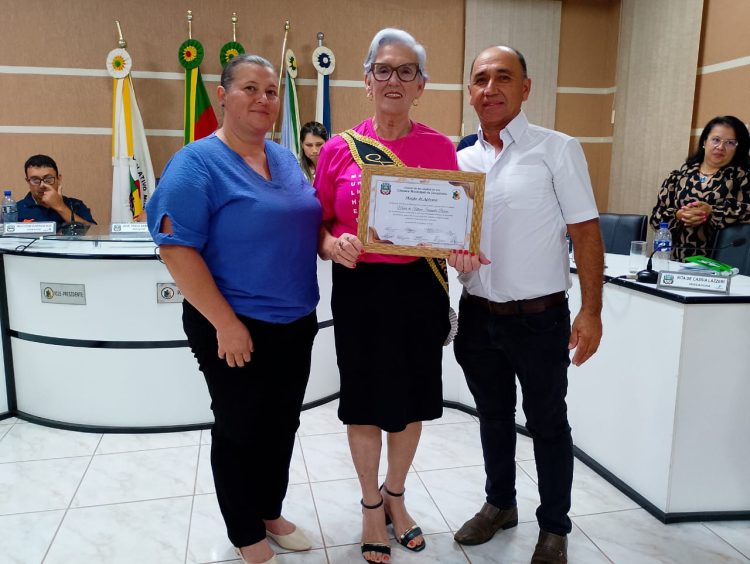 MOÇÃO DE APLAUSOS: Legislativo homenagea as trabalhadoras rurais Rosimere Guerreiro Bugs e Fátima Sisnandes Pereira