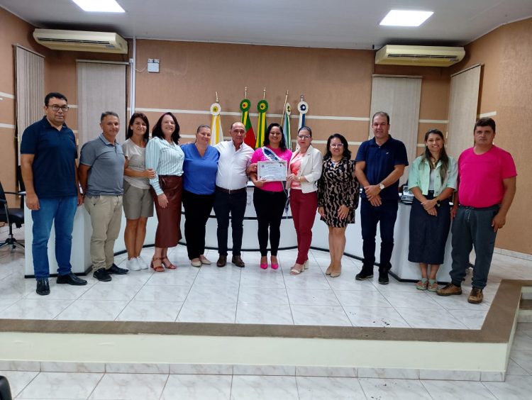 MOÇÃO DE APLAUSOS: Legislativo homenagea as trabalhadoras rurais Rosimere Guerreiro Bugs e Fátima Sisnandes Pereira