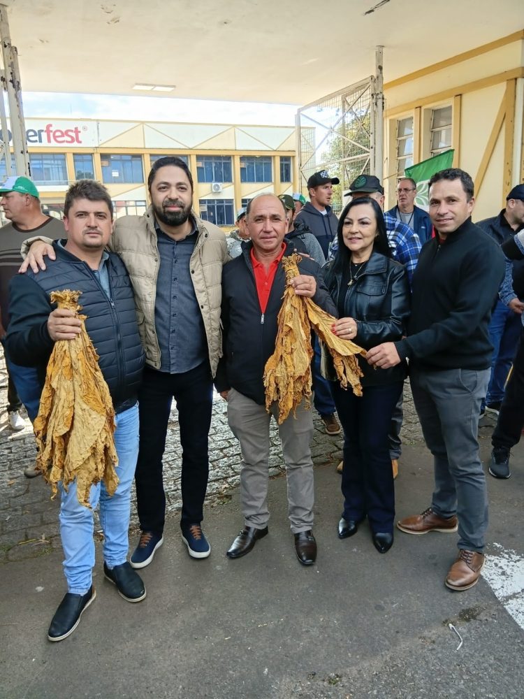 DEFESA DOS PRODUTORES E RENDA: Vereador participa de evento em Santa Cruz do Sul.